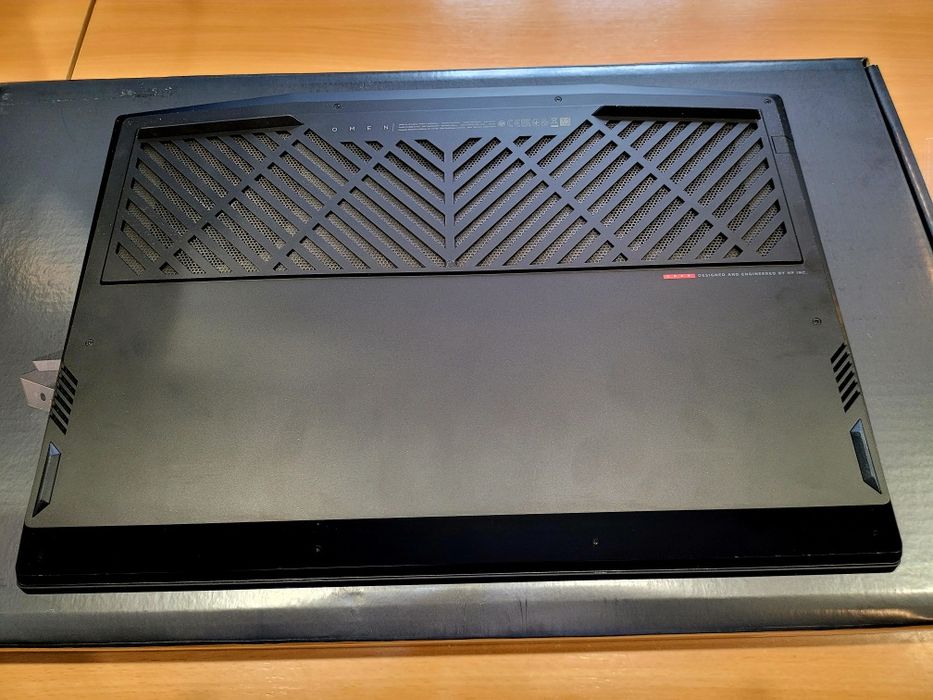 Laptop gamingowy HP OMEN 17-cb0000nw i7 / 16GB / SSD512 / RTX 2060 6GB 17"