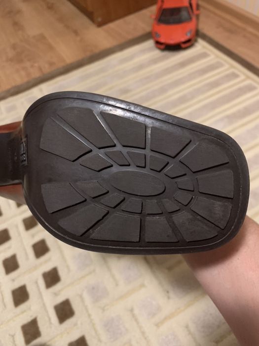 Продаются женские сапоги