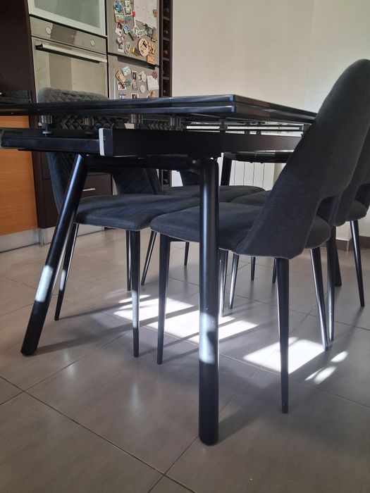Mesa de jantar extensível em vidro temperado com 4 cadeiras
