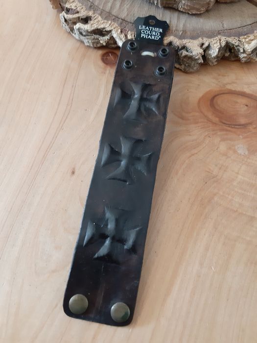 Pulseira em pele os templarios