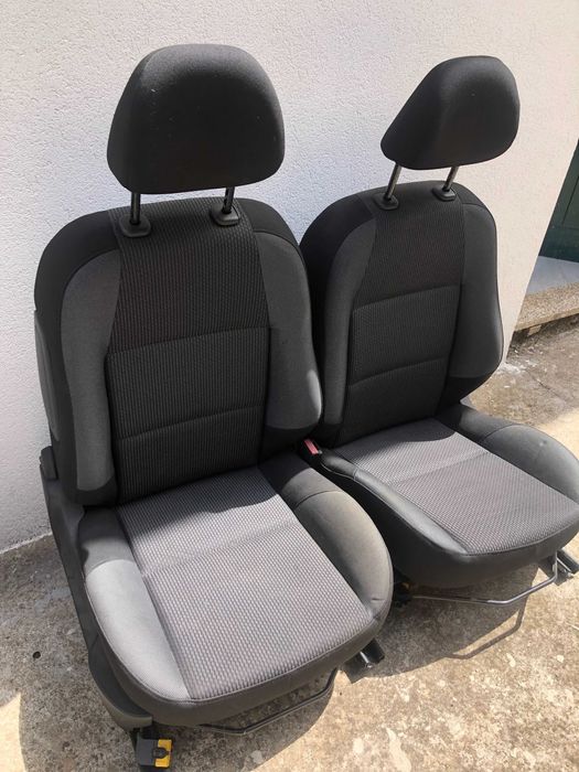 Encostos/Bancos traseiros Peugeot 207 em bom estado