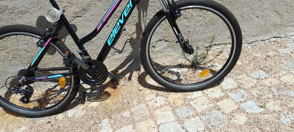 Bicicleta BTT mulher NOVA (da para tirar roda e cabe numa bagageira)