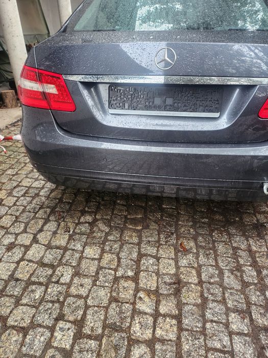 Kompletny tył Mercedes E212 sedan przed liftem wszystko w kolor 755