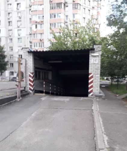 Продам паркомісце в підземному паркінгу, Ахматової 35-В