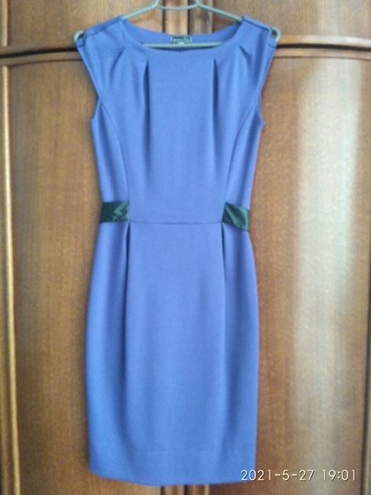 Сиреневое платья...в прекрасном состоянии..38 размер..