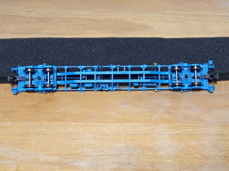 H0 1/87 - vagão plataforma Sgnss CAPTRAIN (ex-COMSA) - PTTRAINS 100014