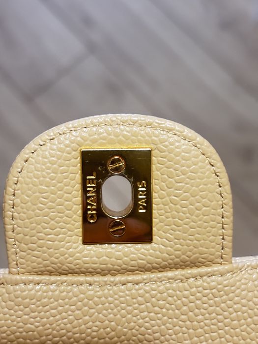 Жіноча сумка Chanel Classic  з бежевої шкіри