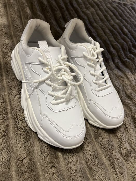 Кроси білі 38 розмір оригінал