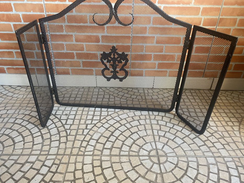 Grelha de protecao lareira