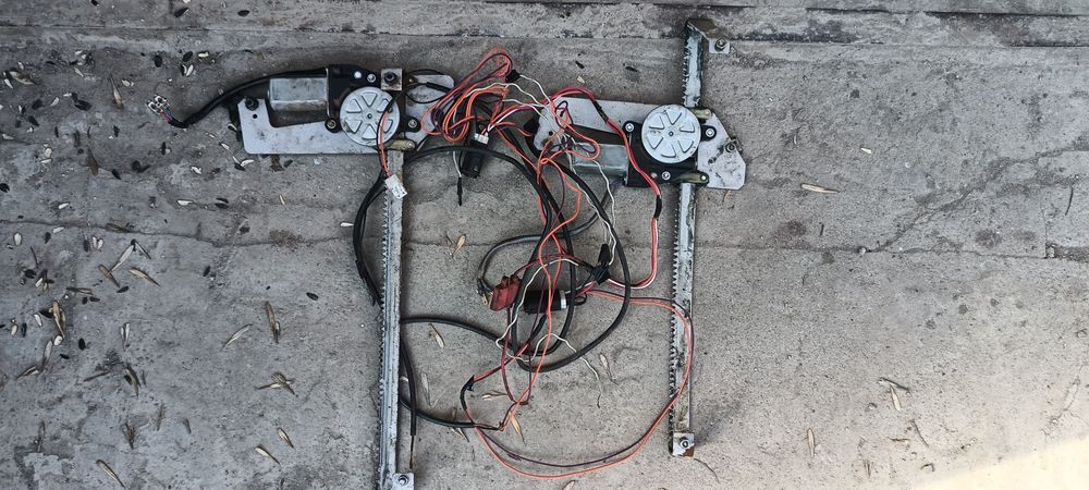 Комплект Электростеколподьемников на Таврию.