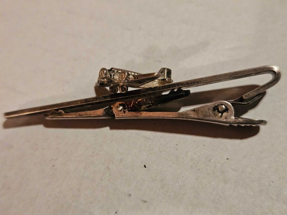 Srebna spinka do krawata