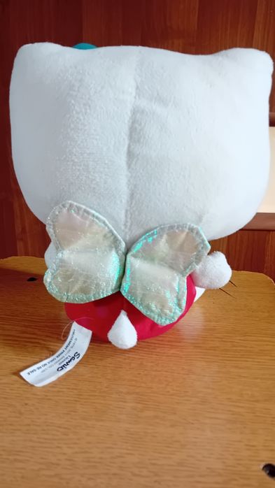 Hello Kitty Truskawka ze skrzydłami 20 cm