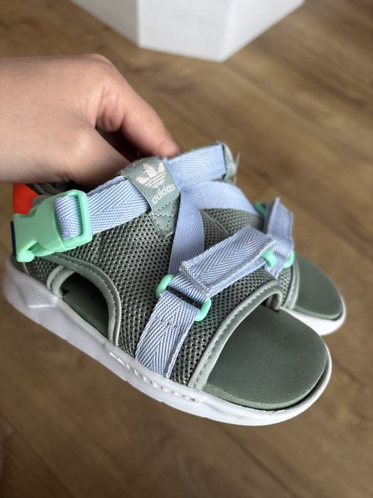 Сандалі фірми adidas