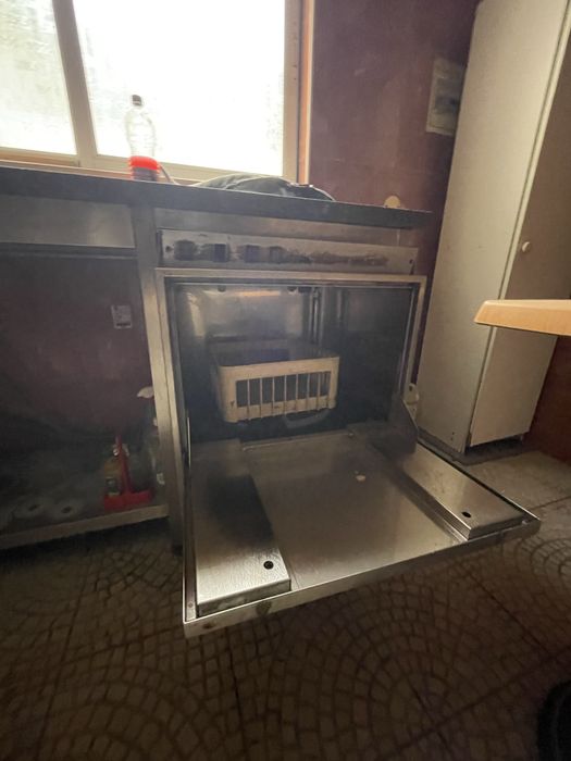 Máquina lavar loiça e copos