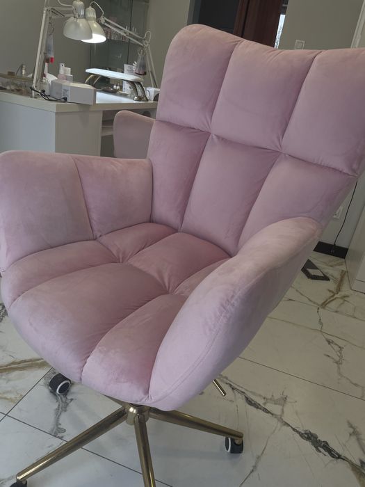 Piekny rozowy fotel hrove from votana