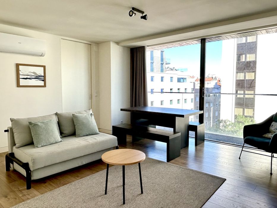 Arrendamento T2 mobilado, com vista e garagem no coração de Lisboa