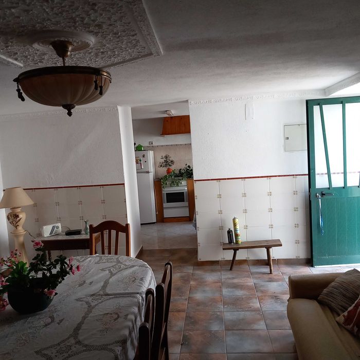 Alugo casa zona tranquila com muita oferta de emprego
