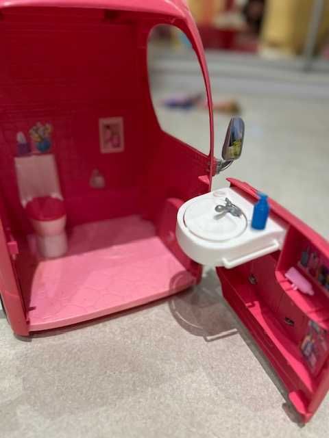 Kamper Barbie z basenem