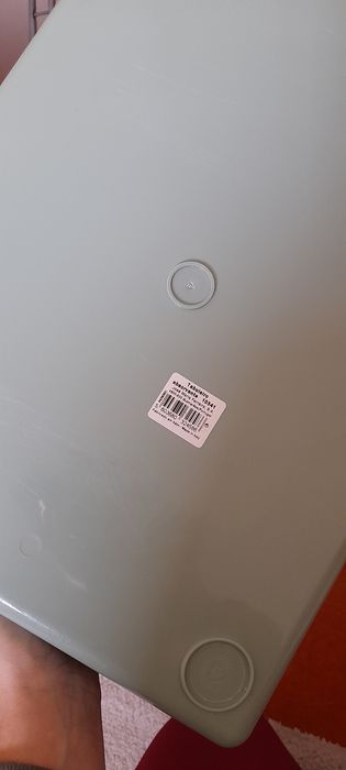 Tabuleiro/caixa de areia e comedouro