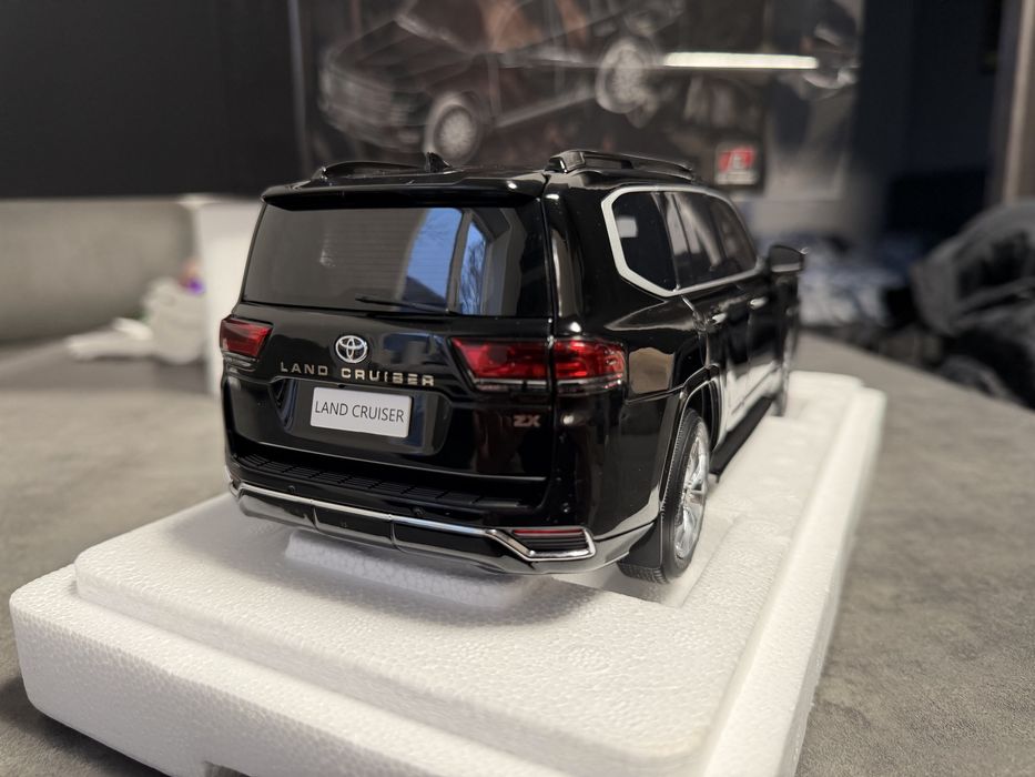 Продам коллекционную модель LC300 1:18