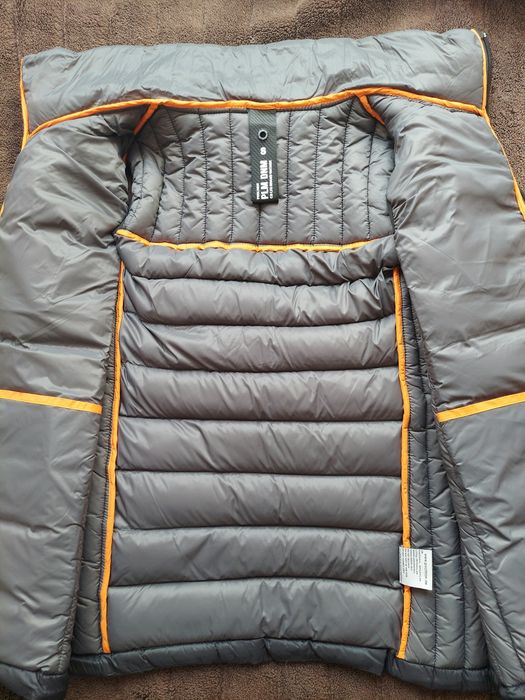 Жилетка безрукавка фірми Poolman оригінал 

Розмір по бірці: S

Вага: