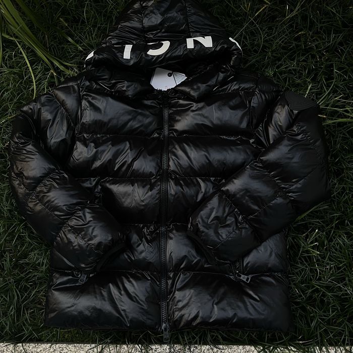 Moncler Puffer (black)