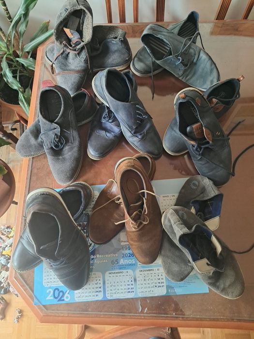2€ Vários sapatos usados