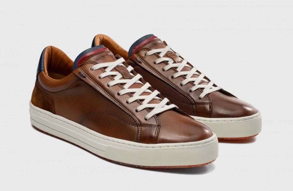 Sapatilhas Ambitious tamanho 43