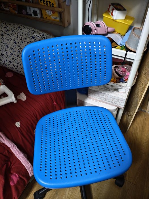 Cadeira giratória rotativa rodas rodinhas IKEA alrik