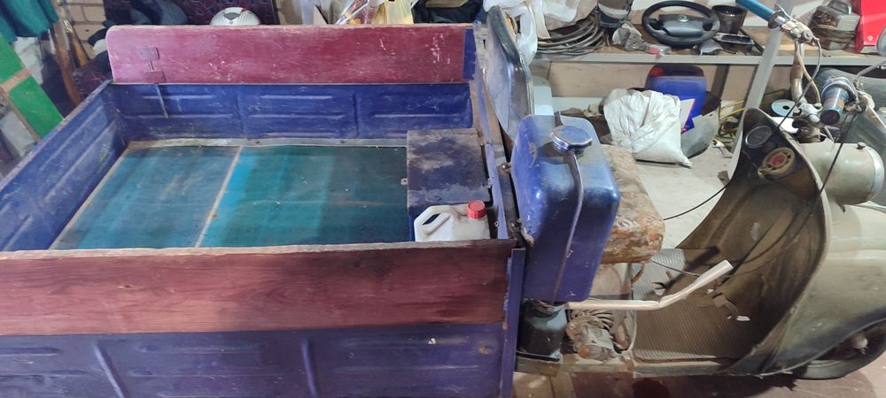 Моторолер Муравій