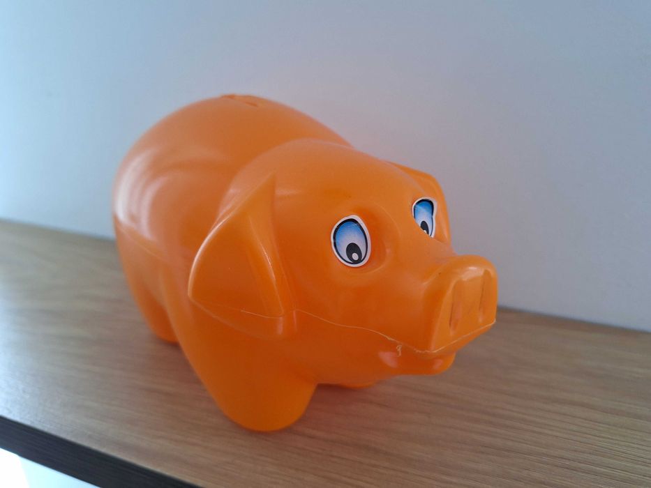 świnka skarbonka plastikowa wysokość 10cm