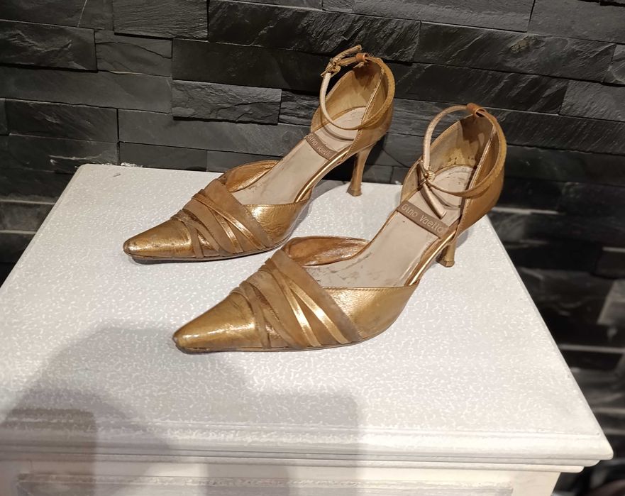 Sapatos Pele e camurça salto alto dourado e castanho Nº 37 Gino Valleo