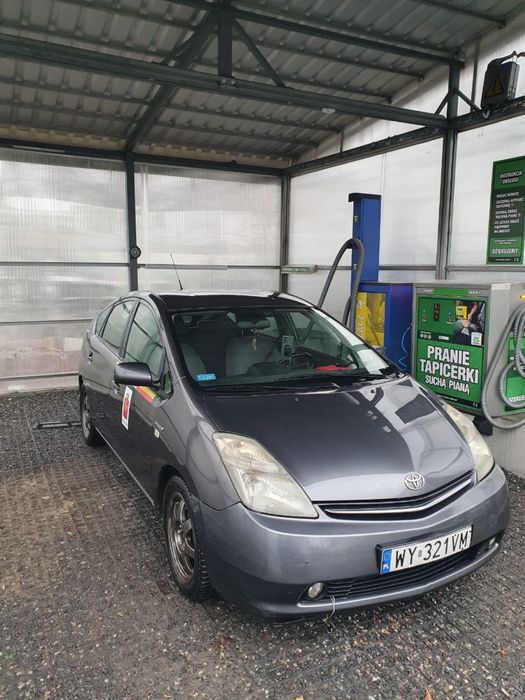 Sprzedam Priusa z 2008 roku w dobrym stanie.