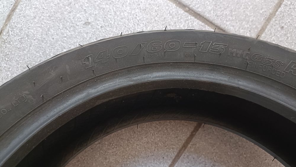 Pneus schwalbe 120/70 14 e 140/60 13 como novos