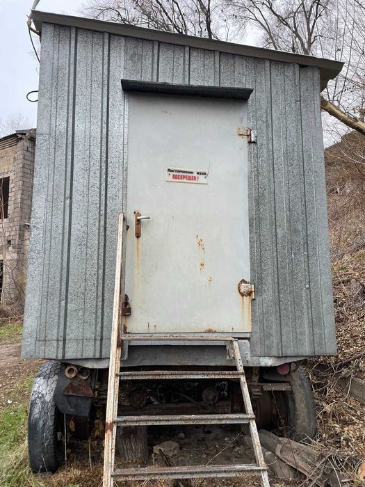 Бытовка/вагончик с поворотным шасси со входом с торца