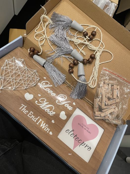 Ramka na kolaz zdjec z sznurkami i klamerkami dla dziecka