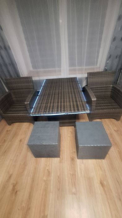 Meble ogrodowe  2 fofele stół 2 pufy