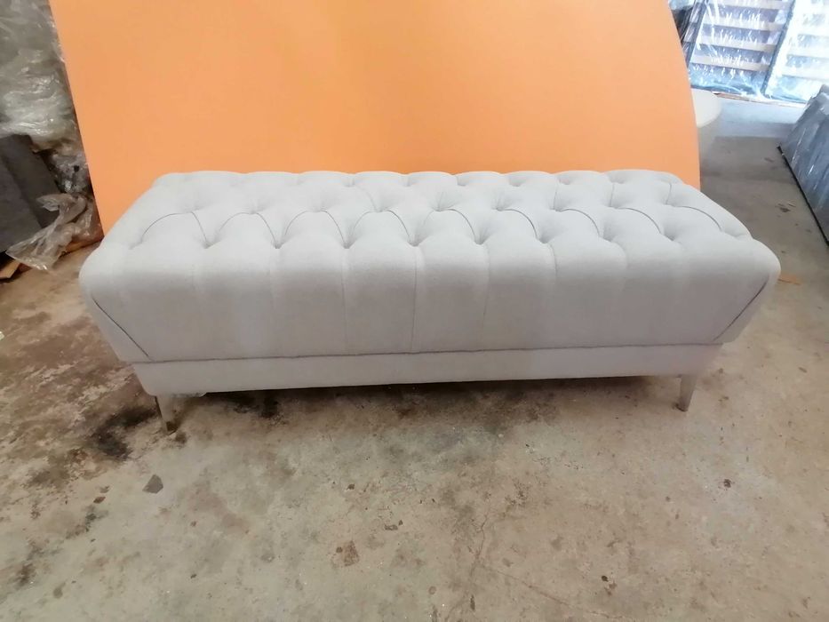 Banqueta estofada tecido veludo preto