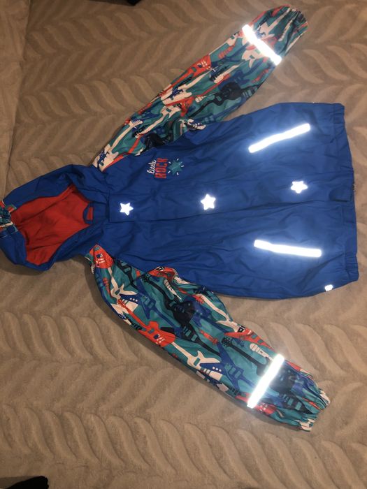 Куртка осіння/ дощовик осінній на флісі    в гарному стані