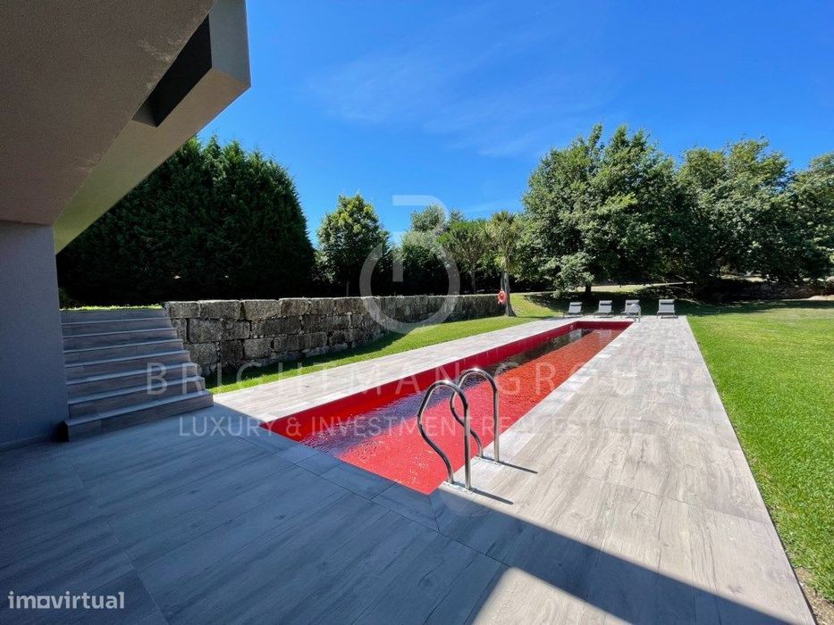 Moradia contemporânea com piscina em Santo Tirso