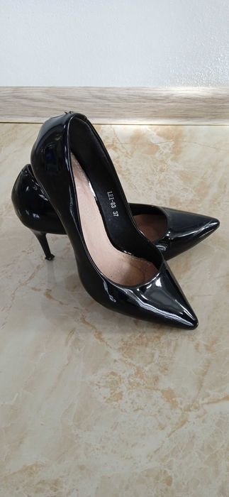 Sprzedam Szpilki  r.37