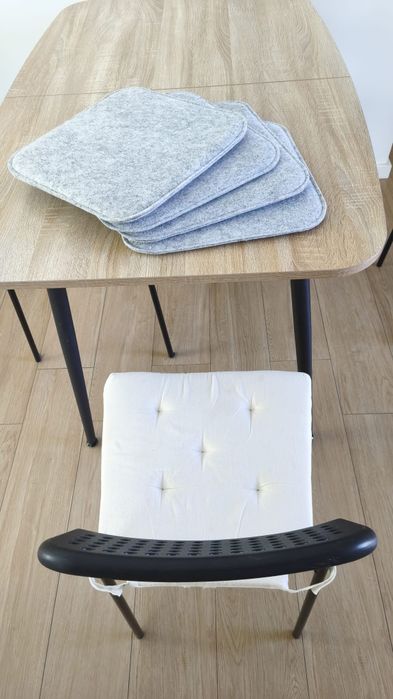Mesa extensível ( 4 ou 6 lugares) com cadeiras