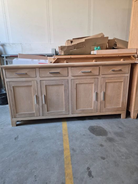 Komoda i witryna dębowa  w dobrym stanie.