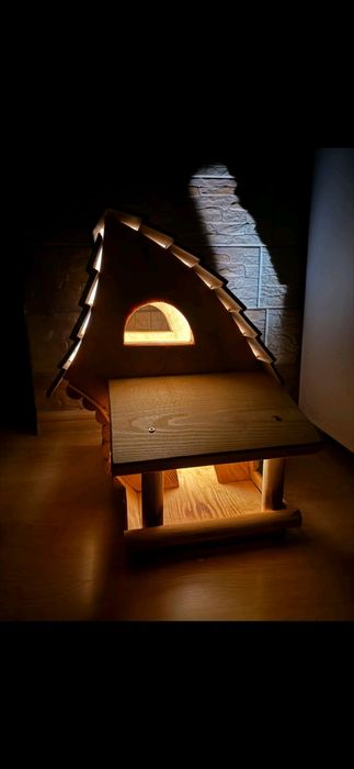 Lampion, karmnik do ogrodu