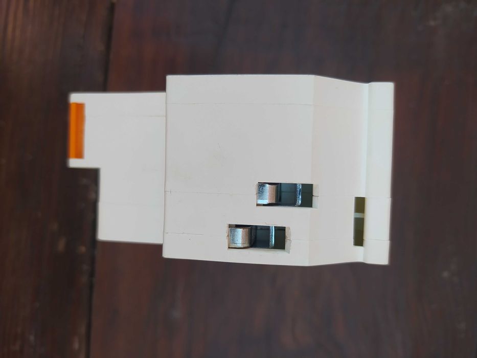 Автоматичний вимикач диференційного струму.