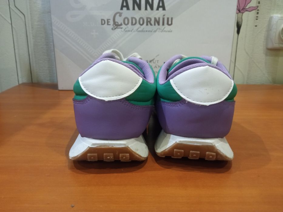 Продам женские оригнальные кроссовки Reserved. Лёгкие