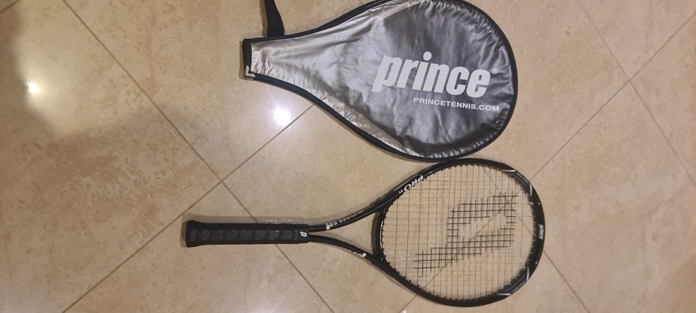 Raquete de tênis Prince TM16A-107 Arch Invader com capa. Punho Preto
