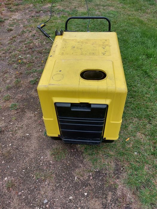 Sprzedam karcher na gorącą wodę