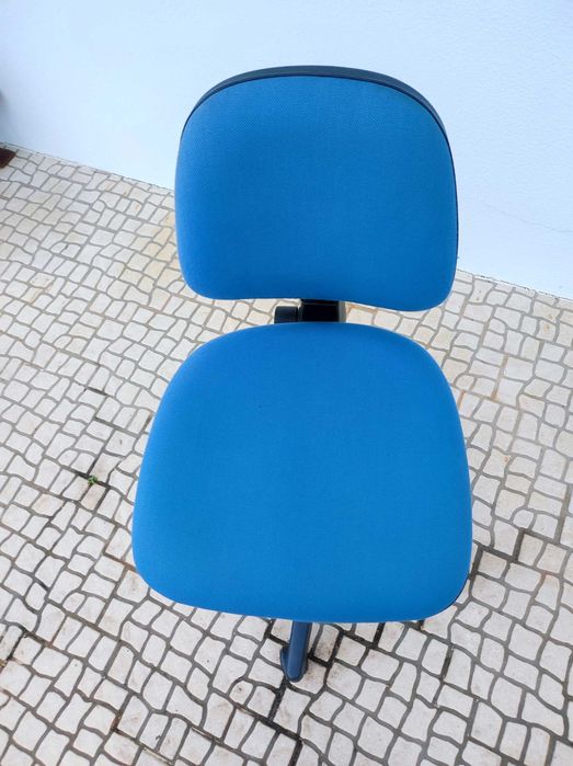 Cadeira Rotativa de escritório "Levira"