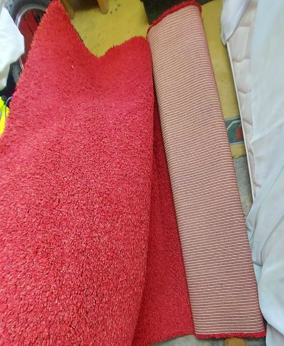 Carpete vermelha 240x160cm em bom estado só esta semana!!!